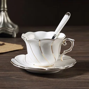 Чашата за кафе и Чиния Комплекти Ретро Стил Красива Керамична Чаша за Следобеден Чай Европейския Лесен Луксозен Комплект Керамични Чаши
